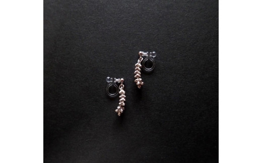 
                  Ceder leaf （イヤリング／ノンホールピアス）【受注制作】
                