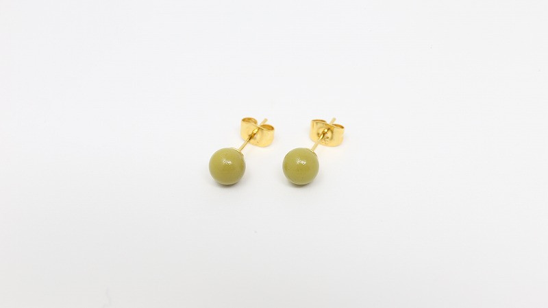 
            輪島でうまれた うるしのピアス　わかな（黄緑）
          