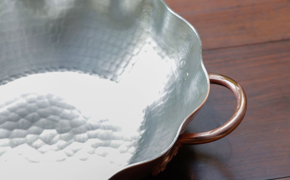 【八木庖丁店】手打ち銅製 菊鍋(27cm)〈ふるさと納税限定〉｜京都 キッチン用品 人気 鍋 [ 京都 キッチン用品 家庭用品 ブランド 人気 おすすめ 食器 調理器具 お取り寄せ 通販 送料無料 ふ