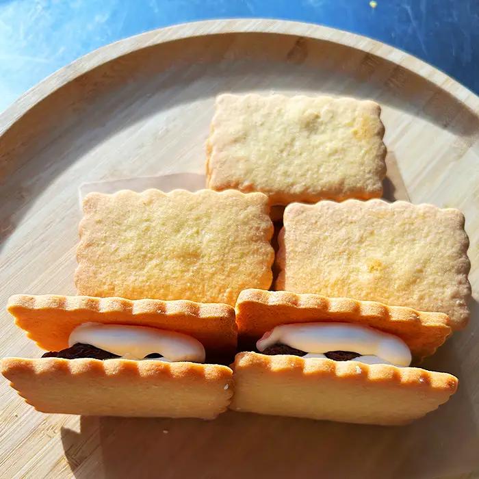 Unim至福のレーズンバターサンド ／ レーズンバターサンド ラムレーズン 熟成ラム 大粒レーズン バタークリーム ホワイトチョコ ご褒美スイーツ お取り寄せスイーツ ティータイム おうちカフェ 洋菓