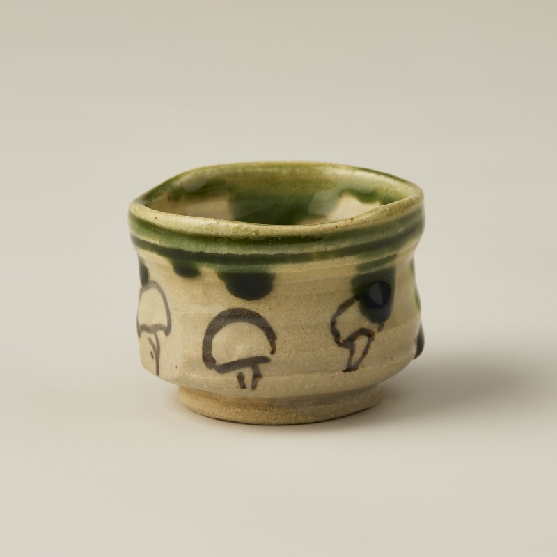 
            織部ぐい吞-2　作者：守谷　宏一　／　美濃桃山陶　陶芸　陶器　伝統工芸　焼物 【岐阜県 可児市 陶芸品 1点 限定 チョイス限定 陶芸品 ギフト プレゼント 雑貨 食器】
          