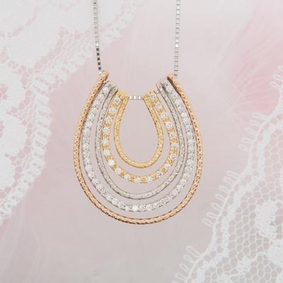 ふるさと納税 甲府市 K18YG/K18PG/PT900 0.35ct5連馬蹄ダイヤモンドペンダント　HH018634 |  | 01