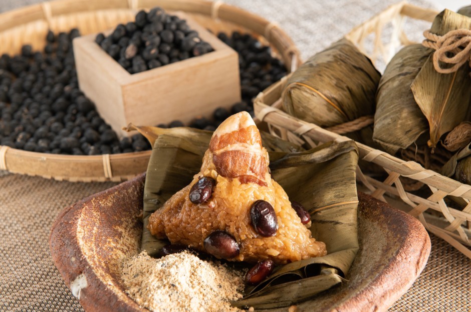 
                  【食べ応え抜群】丹波黒豆肉粽（ちまき）バラエティセット 6個入り 冷凍 台南式製法 丹波篠山名産黒大豆使用 豚肉・鶏肉・椎茸・栗入り 特製タレ付き 惣菜 兵庫県丹波篠山市
                