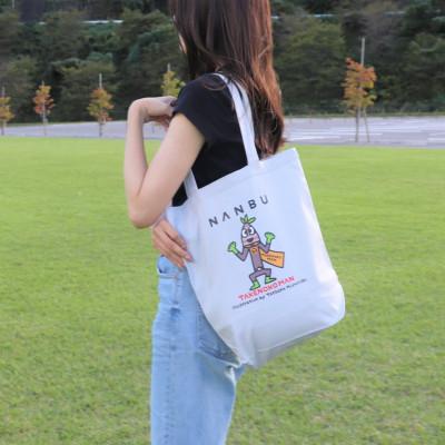 ふるさと納税 南部町 【限定】宮西達也先生『タケノコマン』デザイントートバッグ　ライトグレー　内容量約10L |  | 01