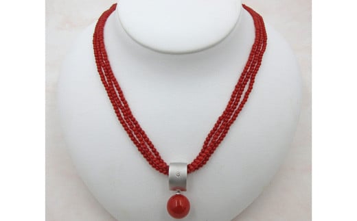 土佐沖血赤珊瑚と地中海珊瑚の3連ペンダントネックレス2