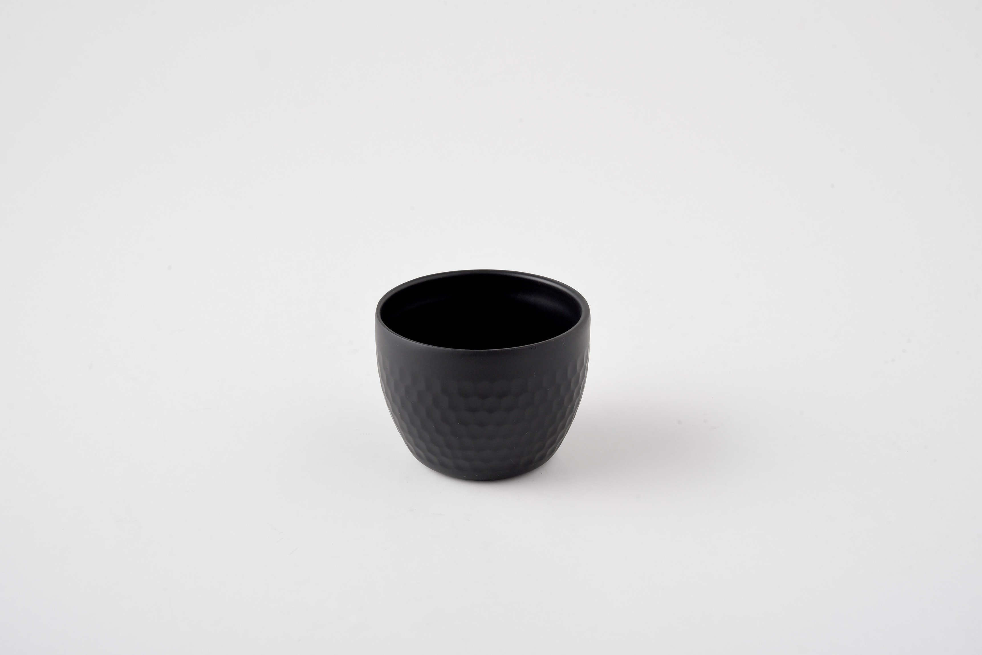 
            PY-C019 チタン槌目ぐい呑み (二重構造) ブラック FC014074
          