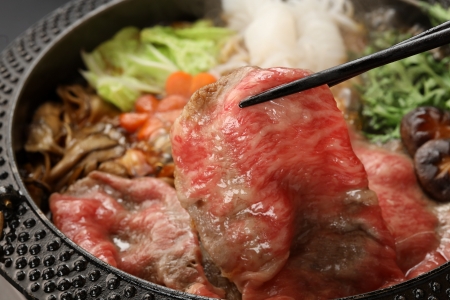 【冷凍】【木箱入り】菊の井 飛騨牛モモすき焼き 500g（4～5人前）牛肉 ブランド牛 もも【70-38】 【木箱入り】菊の井 飛騨牛モモすき焼き 500g