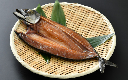 干物 鯖一夜干し 「よねはる」お薦めの極うまサバ【醤油みりん味】1尾×3パック 合計3尾【福井 天然 さば ひもの 冷凍 小分け 個包装 真空パック ご飯のお供 酒の肴】[m17-a028]