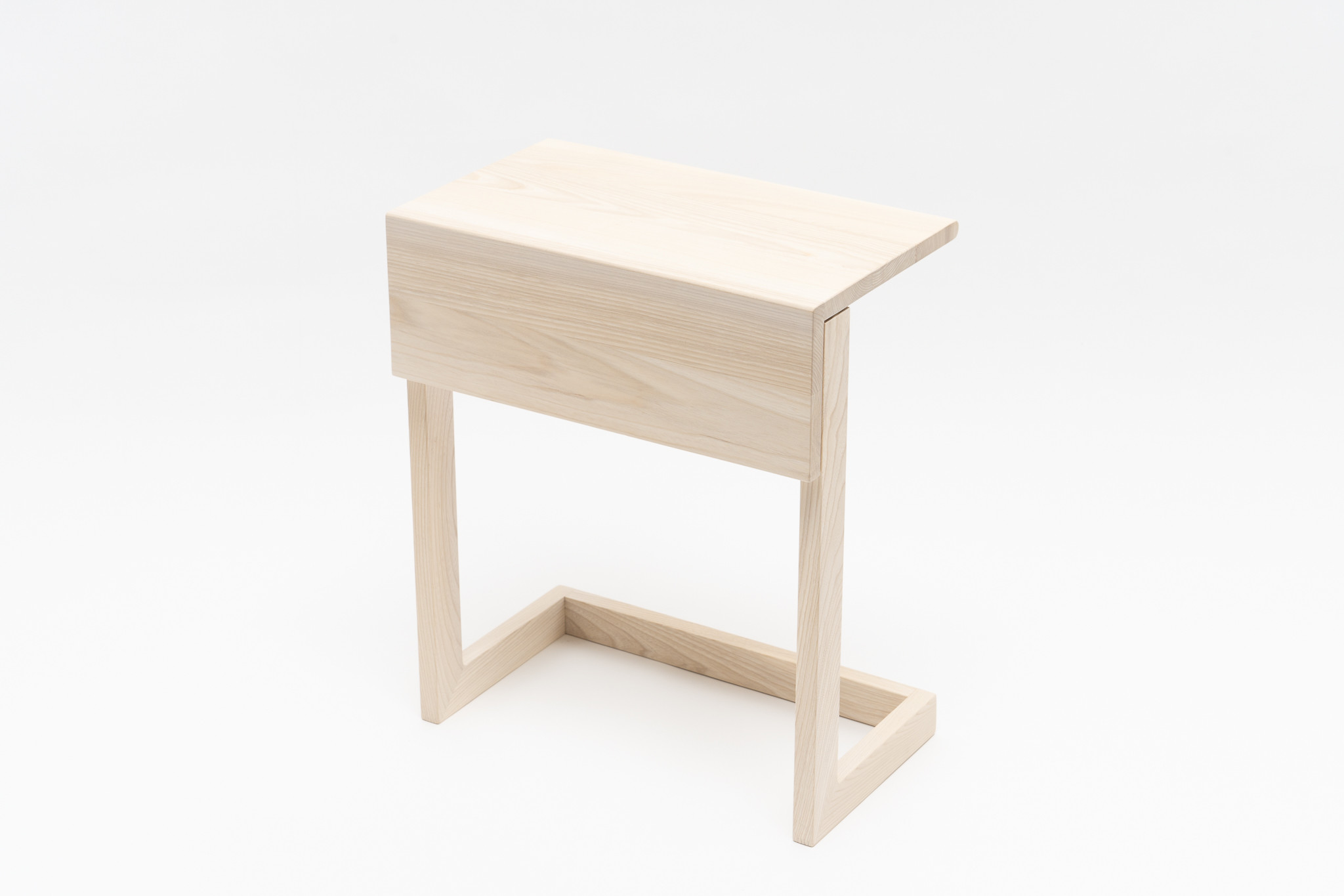 
                  センの木の家具 Side Table
                