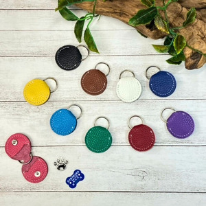 【イタリアンレザー】本革犬鑑札ケース(丸型) 牛革 イタリアンレザー シュリンクレザー 本革 紫色