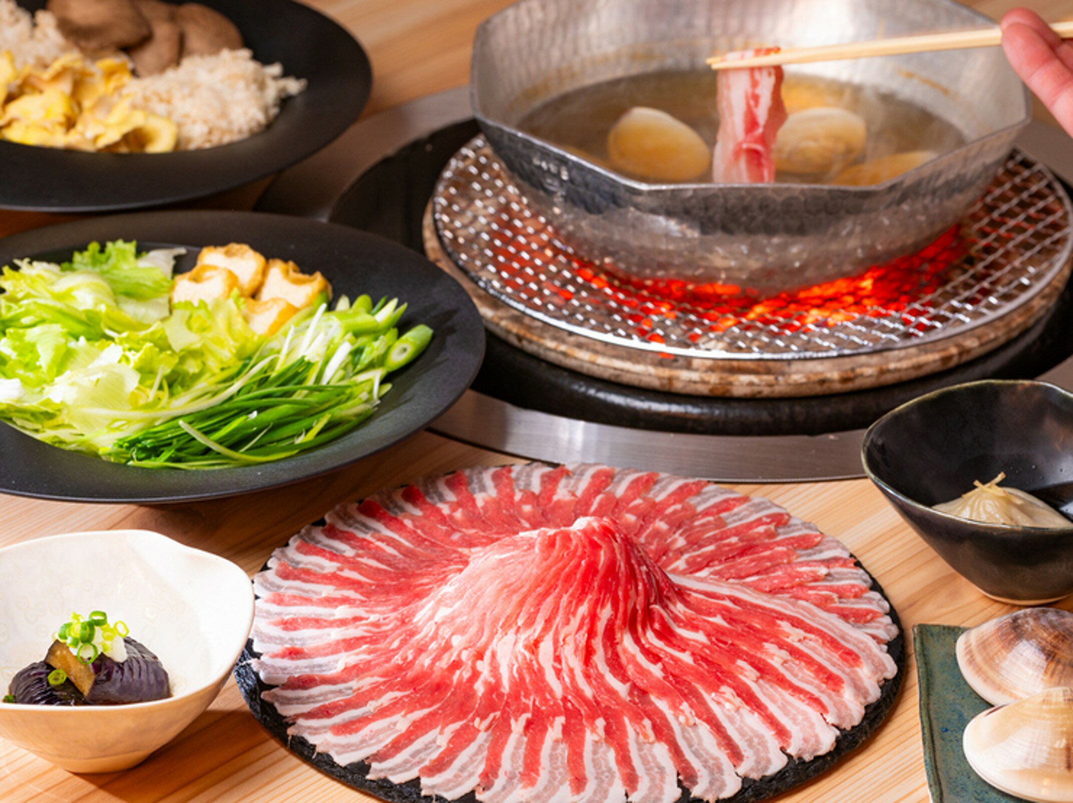 【ふるさと納税】 しゃぶしゃぶ 豚肉 食事券 赤坂 炭火しゃぶしゃぶ 高嶺の豚 梅山豚オリジナルランチ ペアチケット 商品券 利用券 レストラン めいしゃんとん 飲食店 東京