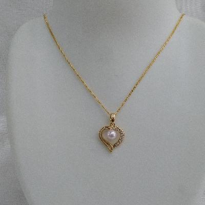 ふるさと納税 鳥羽市 伊勢志摩あこや本真珠ペンダント(ハート) J-100(E)G6.0 |  | 01