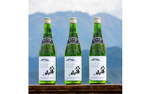 
            越後の名酒「八海山」 純米吟醸55％【四合瓶720ml】×3本
          