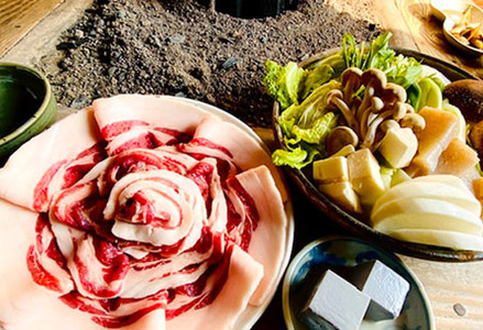 いわや　ぼたん鍋ペアお食事券 L002 兵庫県 丹波篠山市 兵庫県 丹波篠山市 猪肉 いのしし肉 ジビエ料理 お歳暮 御歳暮 ハレの日 お鍋 団らん ギフト お祝い プレゼント 贈り物