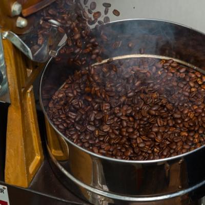 ふるさと納税 松山市 【毎月定期便】コーヒー「深煎りマンデリン200g(粉)」坊っちゃん珈琲 自家焙煎　全3回 |  | 01