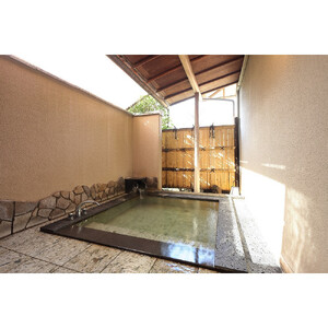 【あたみ石亭 別邸 桜岡茶寮】平休日1泊2食付ペア宿泊券《和室10畳＋8畳》