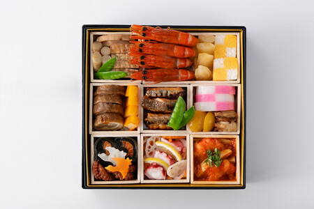 【冷蔵配送・12月31日お届け】迎賓館TOKIWA謹製「和・洋二部構成 三段重おせち」～伝統と創意が織りなす味で彩る、厳選素材のおもてなし（4～5人前）