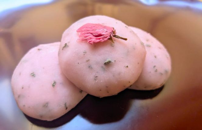 【2026年2月中旬以降発送】老舗餅屋が作る桜のお餅と桜花塩漬付12個＆白餡200g×3個セット【香料不使用】 020C331