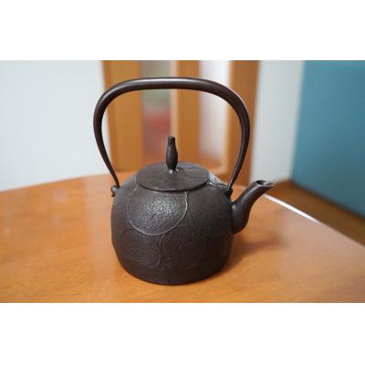 ふるさと納税 奥州市 南部鉄器 鉄瓶 棗輪 1.2L 【伝統工芸士 佐藤圭 作】 [Y0061] |  | 01
