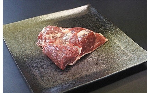 
厳選石垣島産ヤギ(ブロック肉)1kg　I-16
