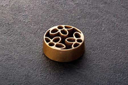 花をみずみずしく長持ち！針のない剣山® / Garden-L