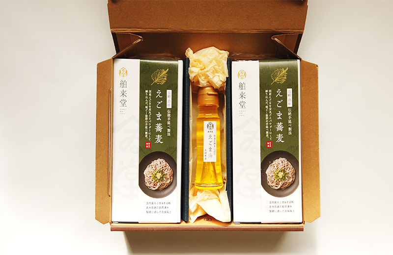 諫早産えごま油50g+長崎島原手延えごま蕎麦250g4箱セット / えごま ごま 蕎麦 そば ソバ 乾麺 / 諫早市 / 株式会社ハクライドウ [AHBK001]