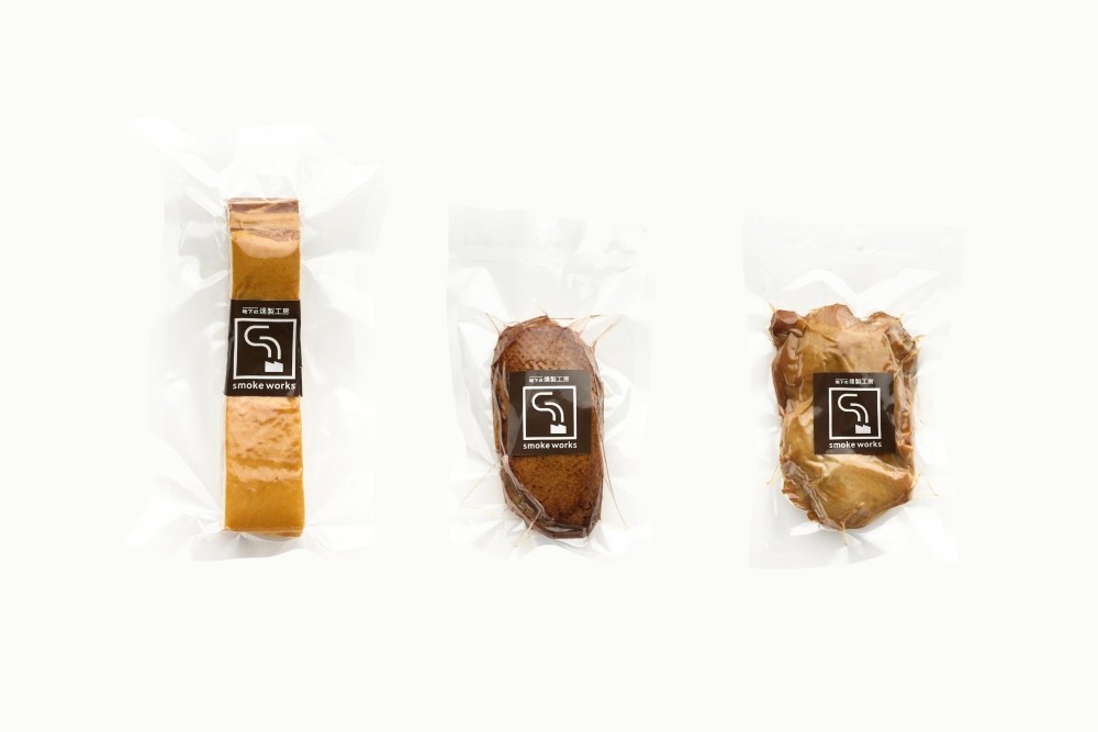 
            【自家製】こだわり燻製肉の3種セット（スモークベーコン・スモーク鴨・スモークチキン）冷凍 チルド 燻製 惣菜 グルメ 晩酌 おつまみ セット 家飲み 豚肉 鶏肉 鴨肉 ギフト 贈答 贈り物 ご褒美
          