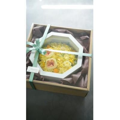 ふるさと納税 吹田市 黄色いお花の八角形プリザーブドフラワーアレンジメント |  | 03