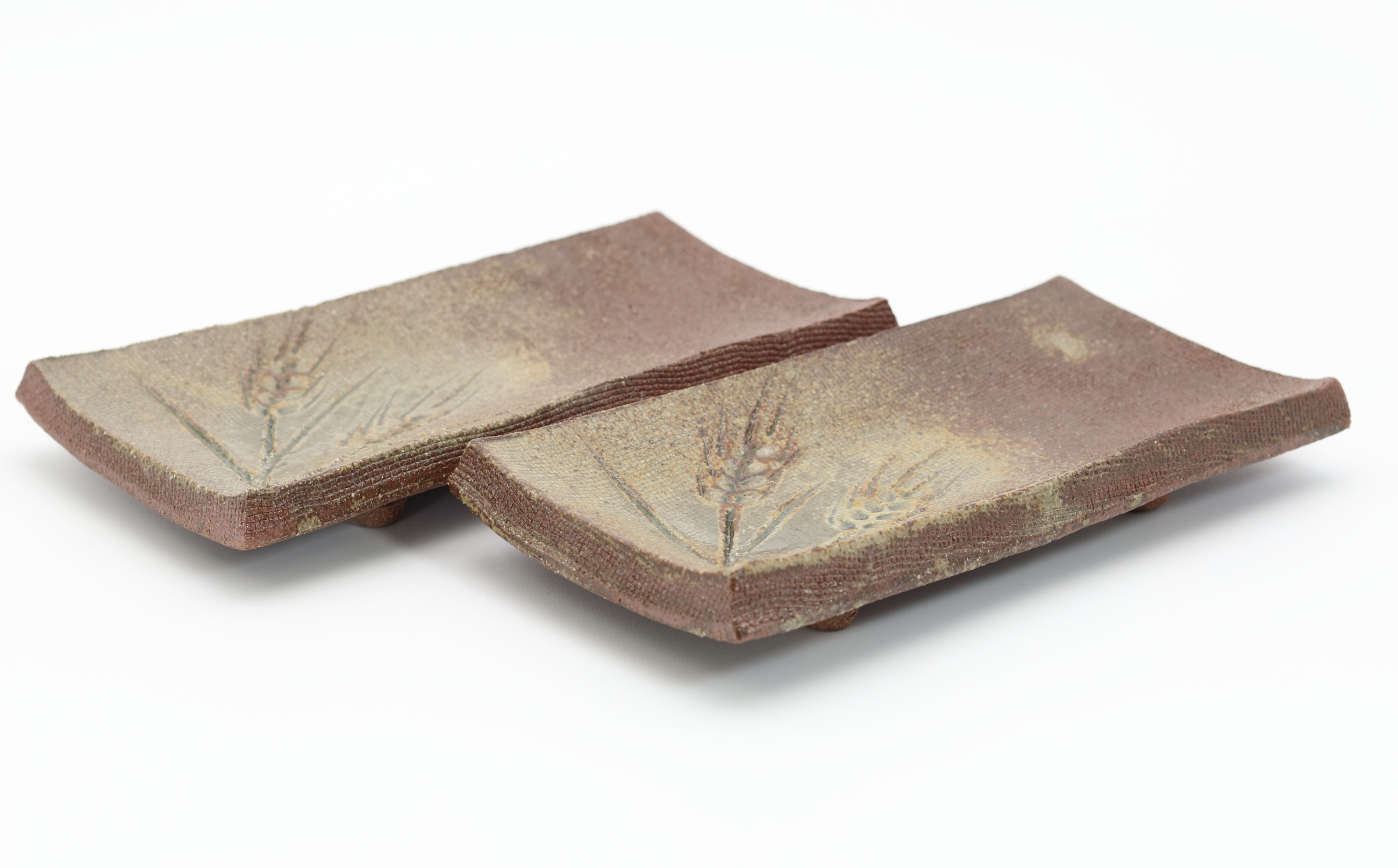 大草野螢窯 灰釉麦彫文板皿 2枚 A