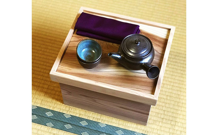 E25-004 箱膳中