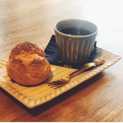 ふるさと納税 瑞浪市 【美濃焼/みずなみ焼】ブルーグレー しのぎマルチトレー&くすみグレーマルチカップ各2個セット山喜製陶 |  | 01