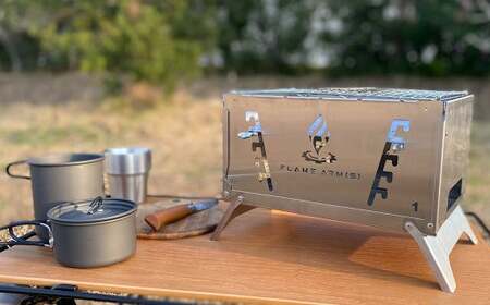 【FLAME ARM（S）】 高さ調整機能付き 焚き火台グリル 「Flame Adjuster」｜ ステンレス材 A4サイズ 1～3人用 焚き火台 焚き火 収納 専用袋付き 炭床 丸棒