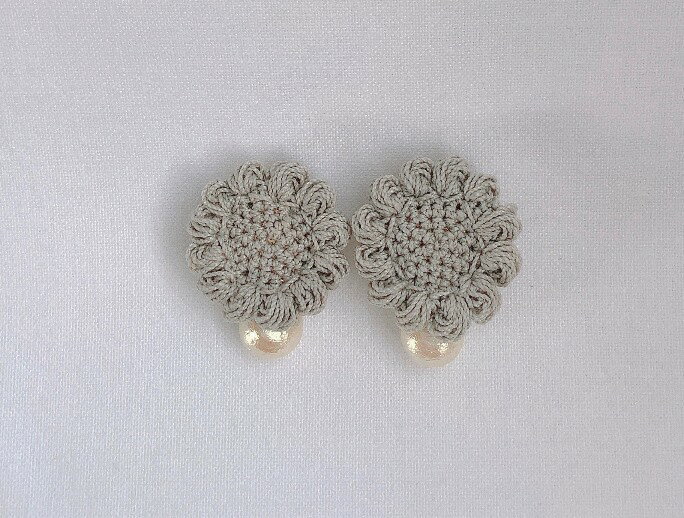 【ふるさと納税】「Aoism」マトリカリアのイヤリング（イヤリングorピアス）［B-04103］