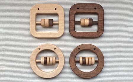 赤ちゃんのおもちゃ「かたかた」（くろまる）