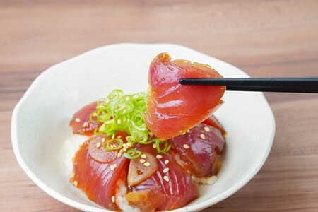 かつおとまぐろの漬け丼 2パック × 2セット 計4パック ( 特製タレ 付き ) 冷凍