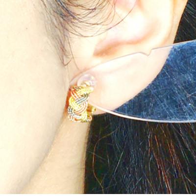 ふるさと納税 葛飾区 【葛飾ブランド認定の手編みジュエリー】K18スリーカラー手編みピアス　1ペア |  | 01