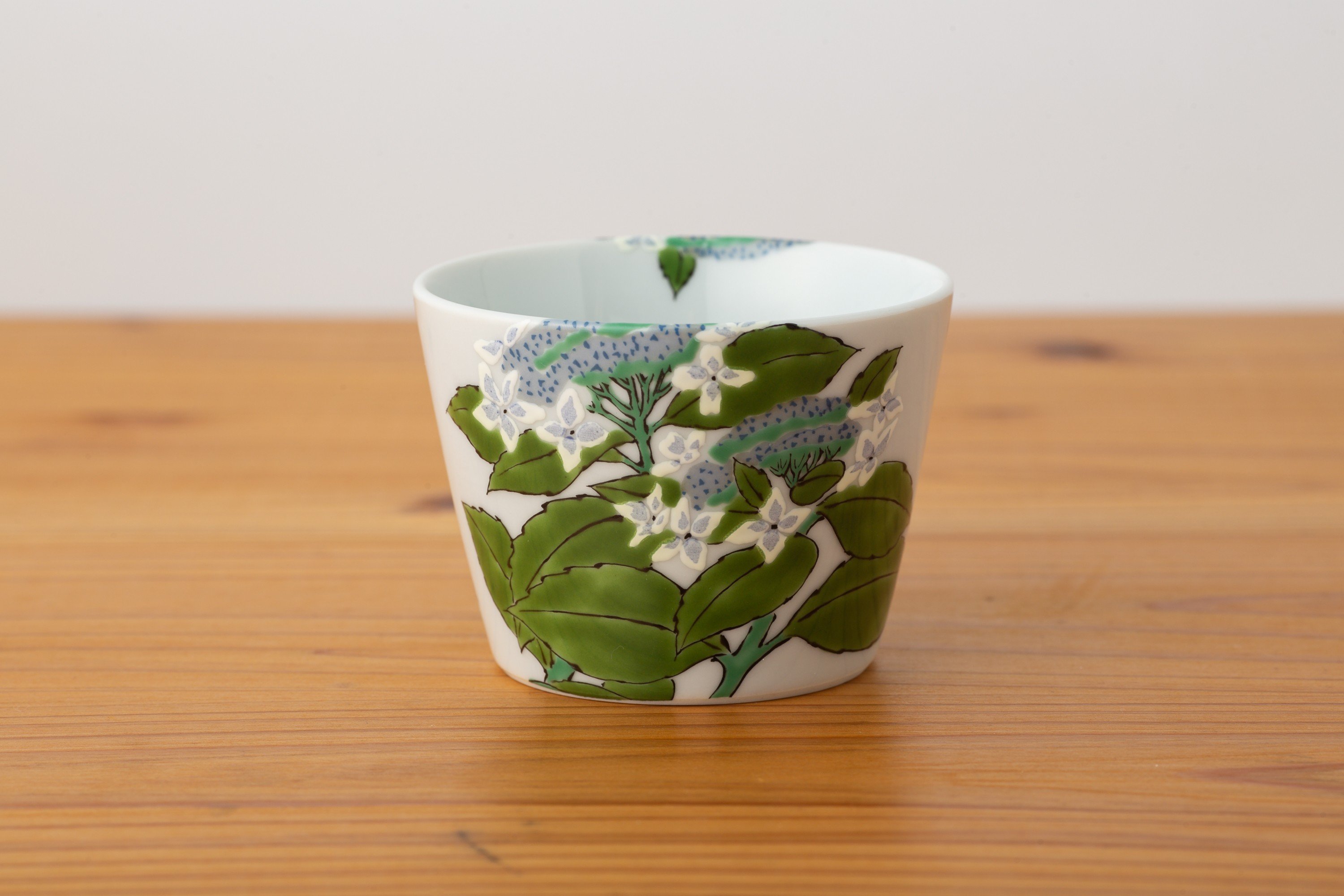 
                  有田焼 四季の宴 ミニそば猪口 ぐい吞み (あじさい) 福泉窯 中山陶和堂
                