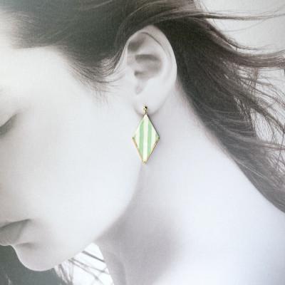 ふるさと納税 茅ヶ崎市 ArtOpus. ピアス ストライプ ディアマンテ L L緑 湘南 茅ヶ崎市 陶磁器 アート ギフト |  | 01