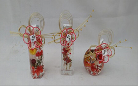 サンタの帽子つきのクリスマスハーバリウムと赤を基調とした迎春ハーバリウム　Sサイズおまかせ2本セット ｜ インテリア 植物 お花 お正月 イベント 冬 鮮やか 鑑賞 手入れ不要 ガラス 癒し ※離島へ