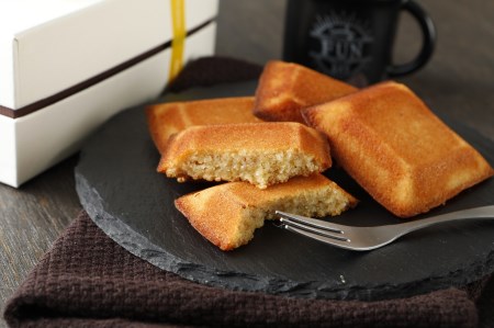 喜界島産 白胡麻のフリアン(8個入り) 【バッハとピカソ】