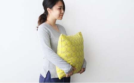 クッション 正方形 2個 45cm イエロー 刺繍 北欧 中身 付き ソファ 家具 インテリア くつろぎ 日用品 秋山木工 mina perhonen エクリュ ミナ ペルホネン タンバリン生地 雑貨