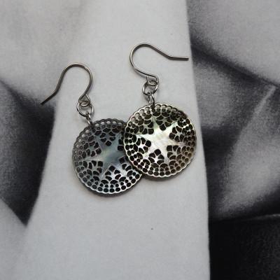 ふるさと納税 大和高田市 黒蝶貝「ベツレヘムパール風」ピアス