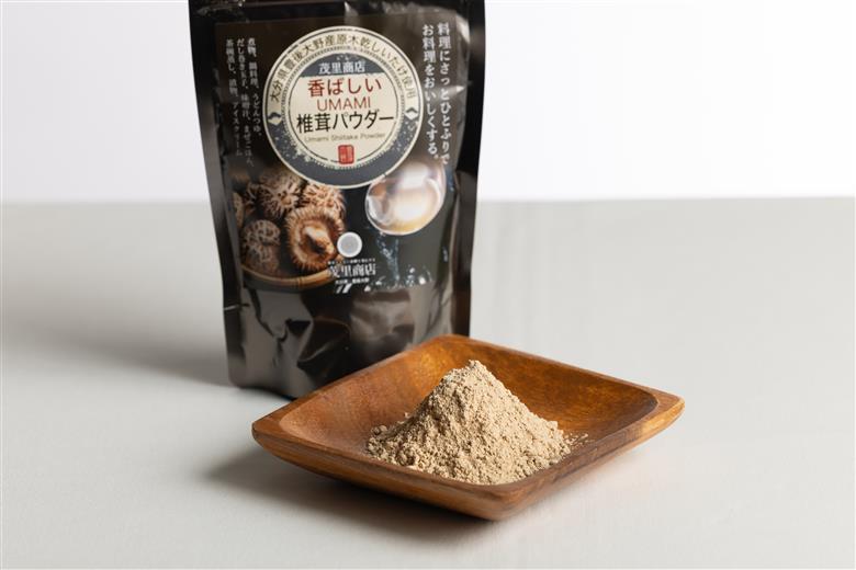 香ばしいUMAMI 椎茸パウダー 6袋 (50g×6袋) | 原木 乾燥シイタケ 乾椎茸 出汁 ダシ 調味料 粉末 万能  国産 大分県 九州 送料無料