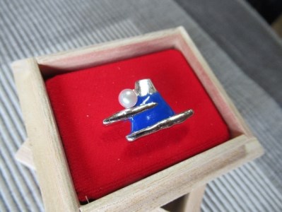 2-9-49　「富士山」ピンブローチ