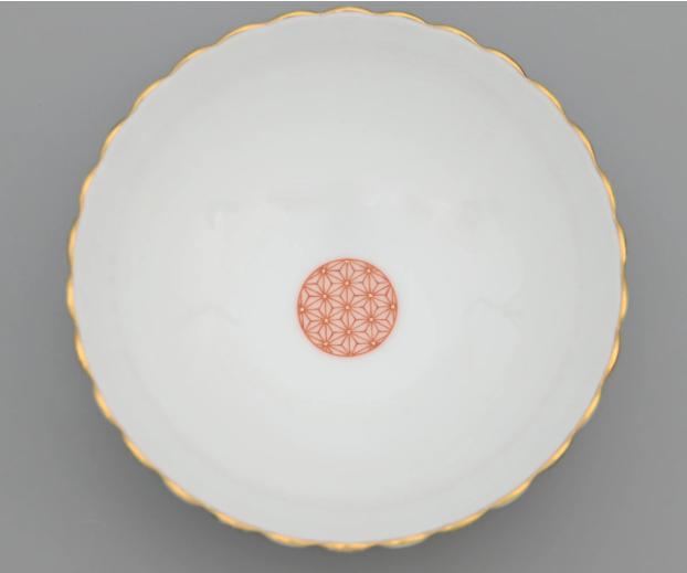 見込みには麻の波紋が描かれています