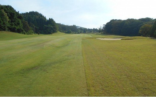【土日祝】ゴルフ 氷見カントリークラブ　ペアご利用券（