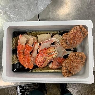 ふるさと納税 根室市 【北海道根室産】花咲がに爪・爪下と毛がに2尾 C-01028 |  | 02