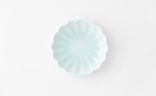 
            【鍋島虎仙窯】伊万里焼／青白磁菊5寸皿
          