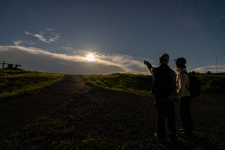 『霧ヶ峰で神秘的な夜を体験！満月・星空ナイトハイキング』ツアー参加券２名様分／体験型 アウトドア チケット 参加型 ハイキング ツアー 参加券 観光 信州 諏訪【88-01】