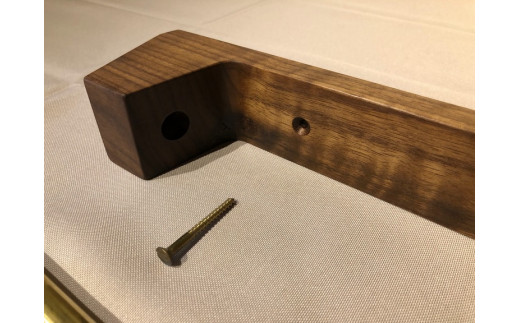 木の存在感がある｢タオルかけ｣(ウォルナット)【GOODWOODWORKS】_HA0414